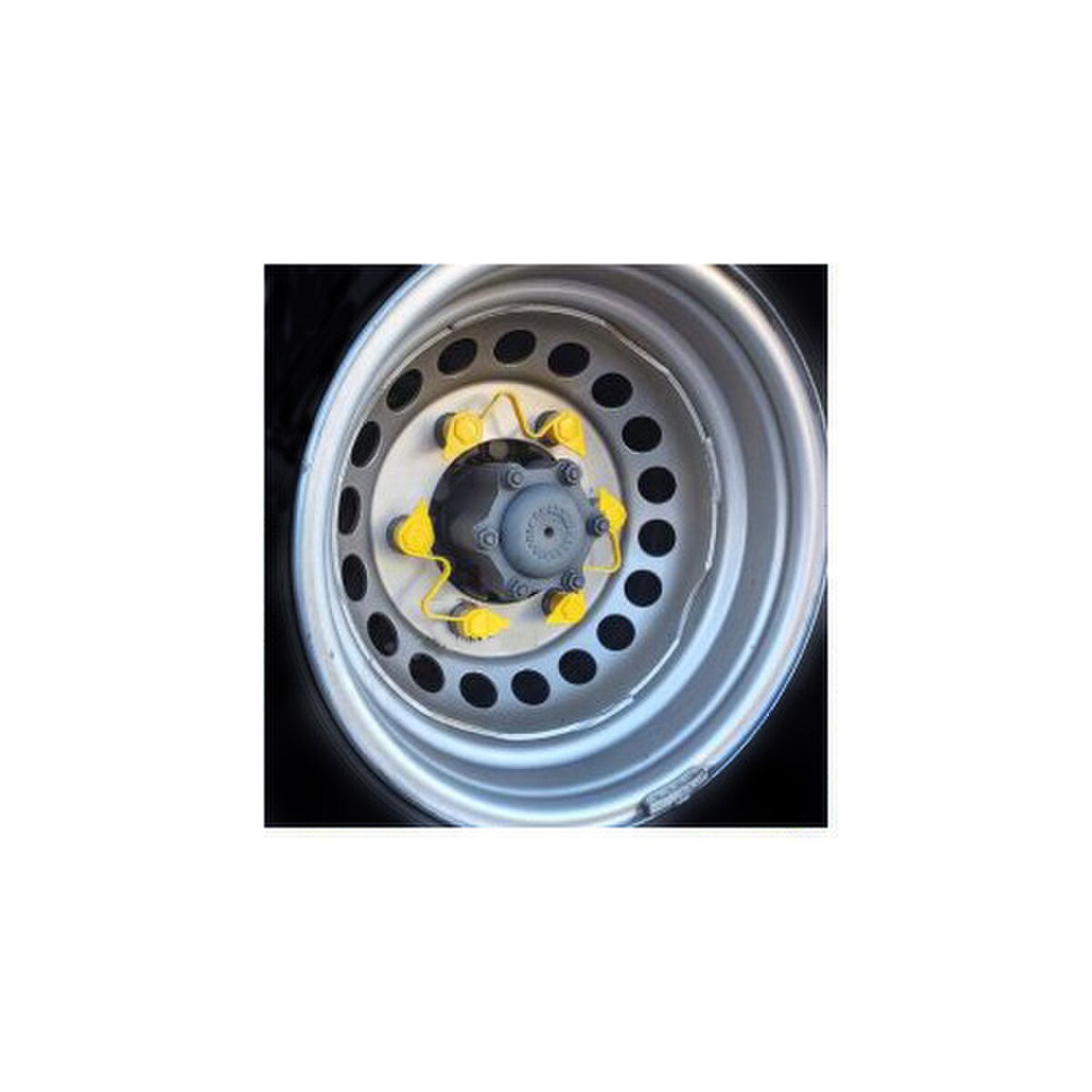 LUG LINX indicator retainer on a wheel
