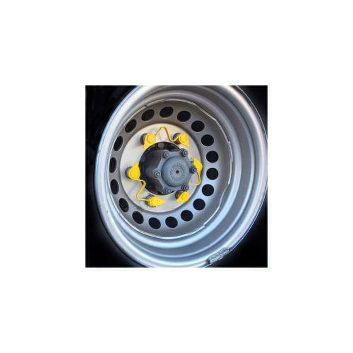 LUG LINX indicator retainer on a wheel